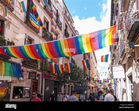 barrio gay madrid|Chueca .